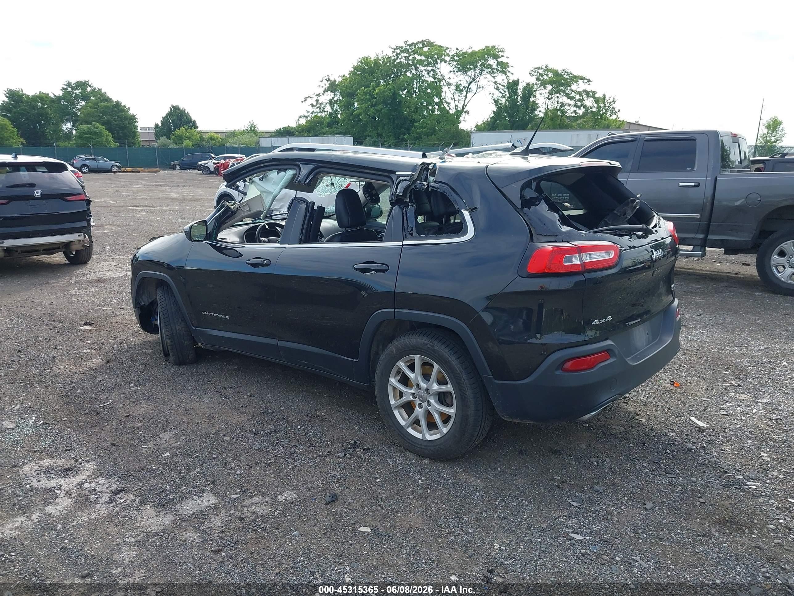2015 Jeep Cherokee Latitude Black vin: 1C4PJMCS3FW577854