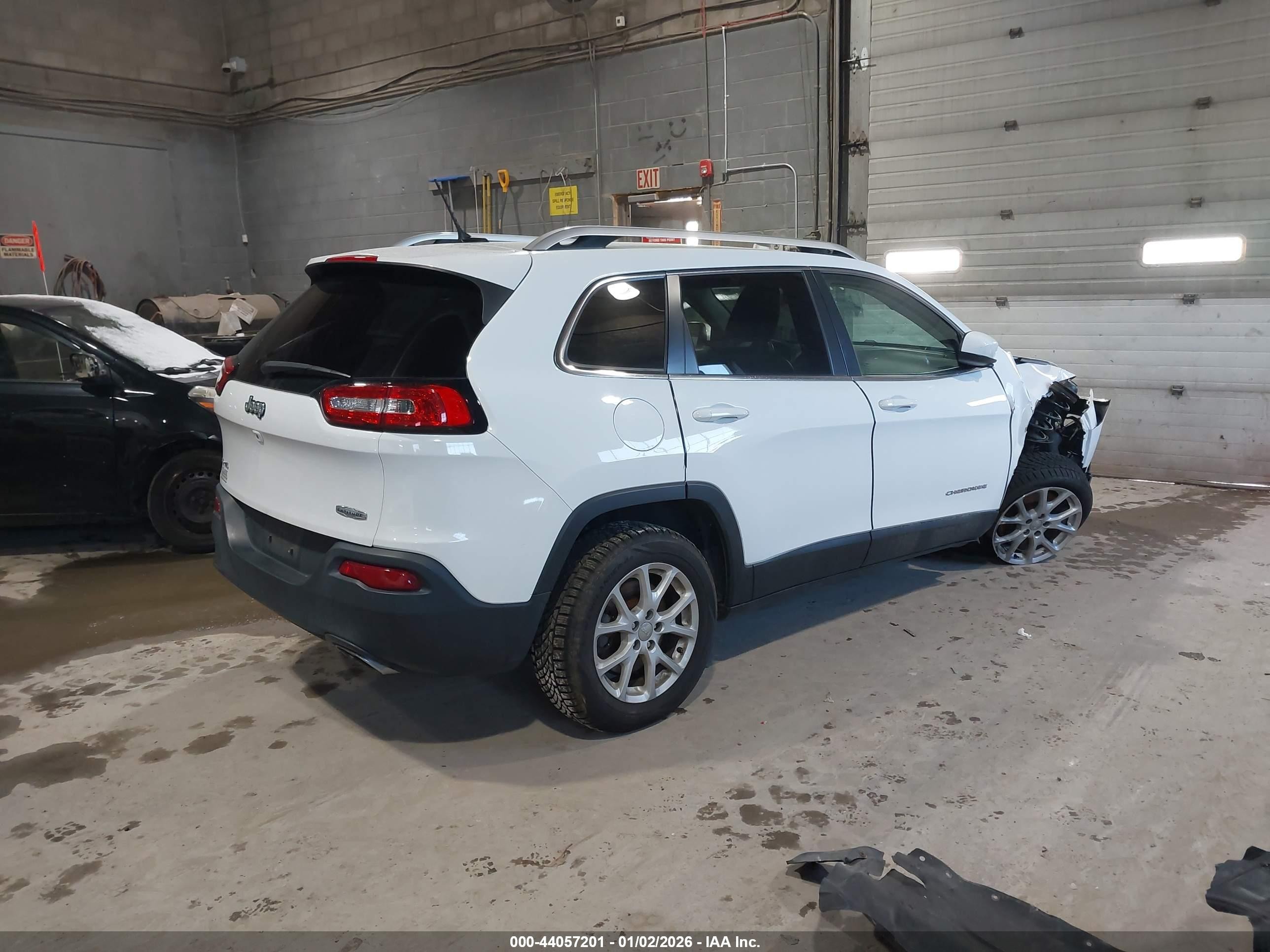 2015 Jeep Cherokee Latitude White vin: 1C4PJMCS3FW588868