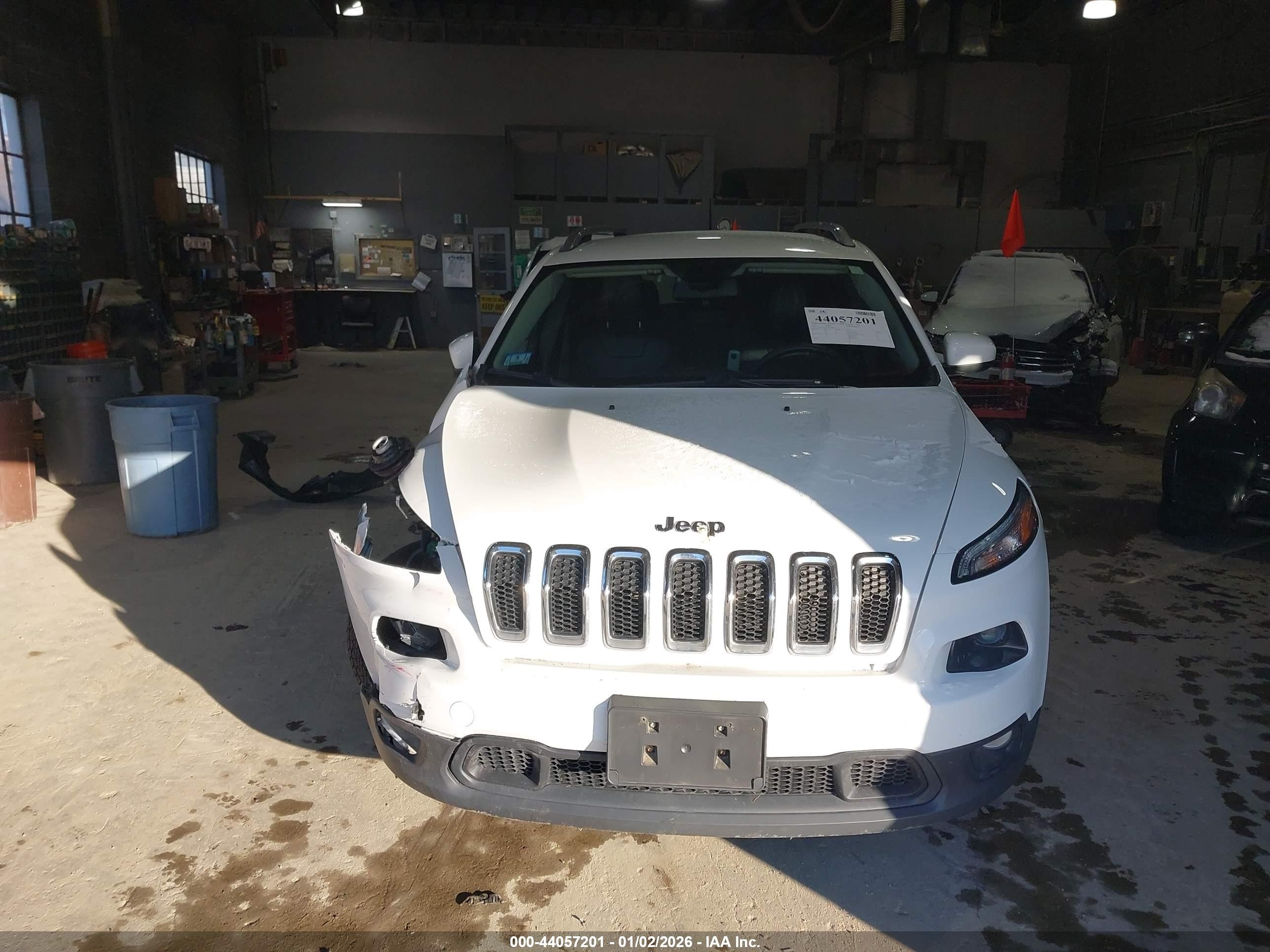 2015 Jeep Cherokee Latitude White vin: 1C4PJMCS3FW588868