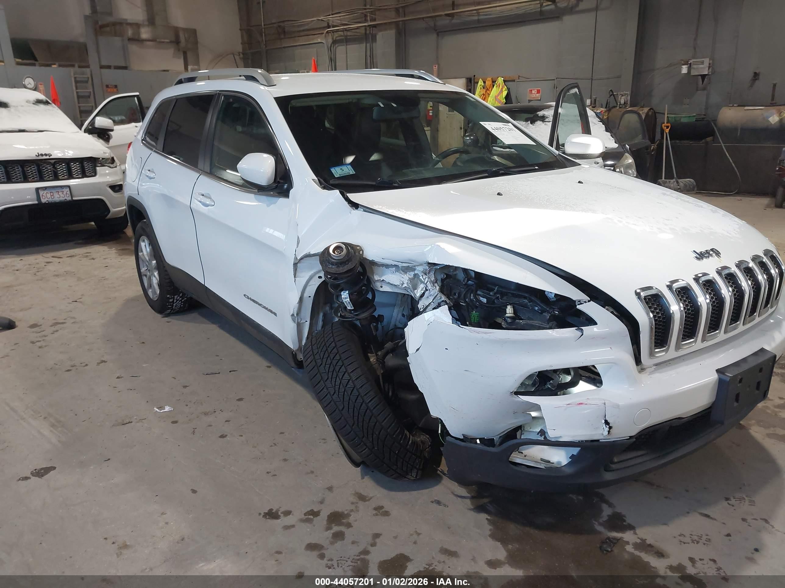 2015 Jeep Cherokee Latitude White vin: 1C4PJMCS3FW588868
