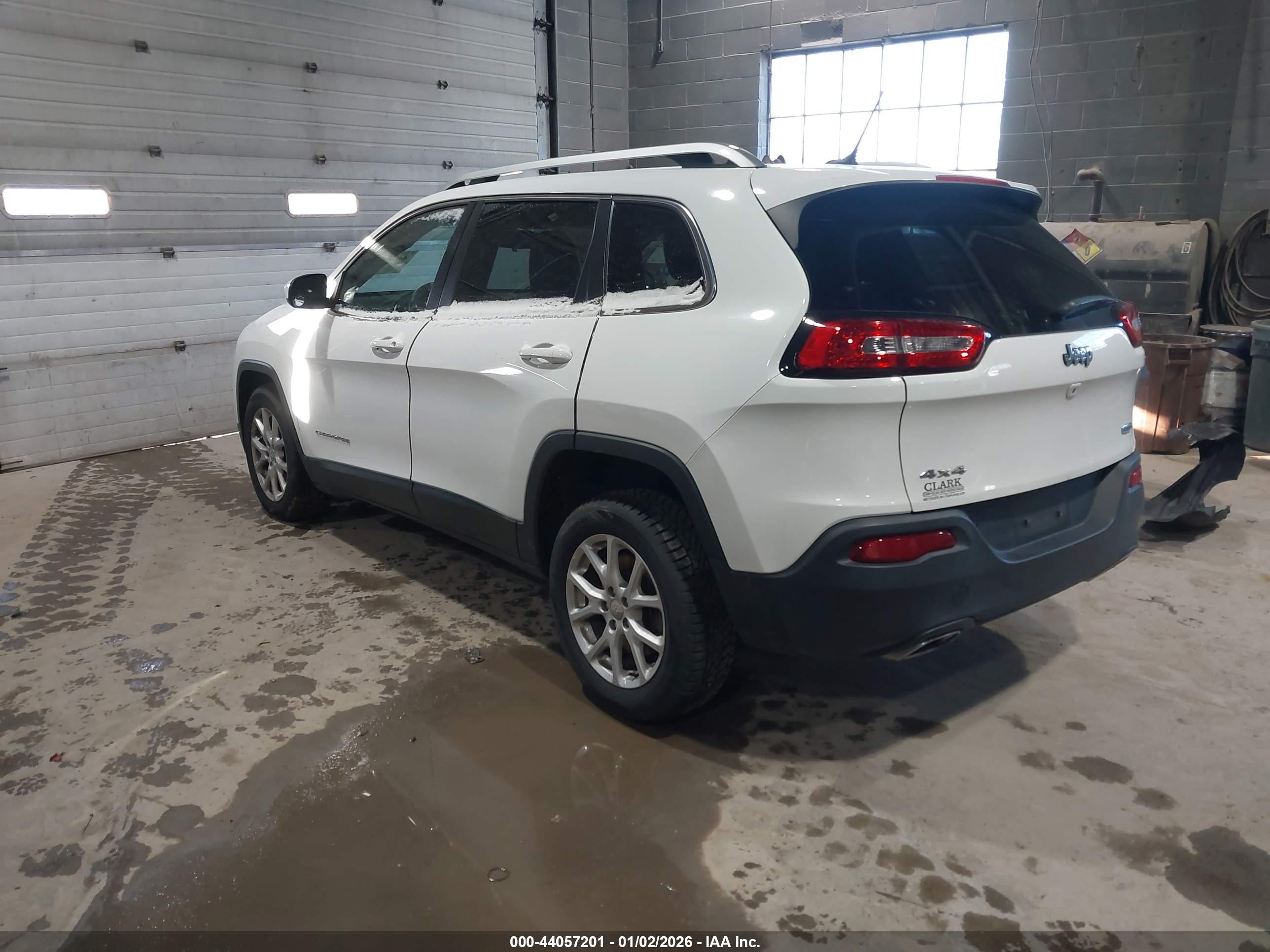 2015 Jeep Cherokee Latitude White vin: 1C4PJMCS3FW588868