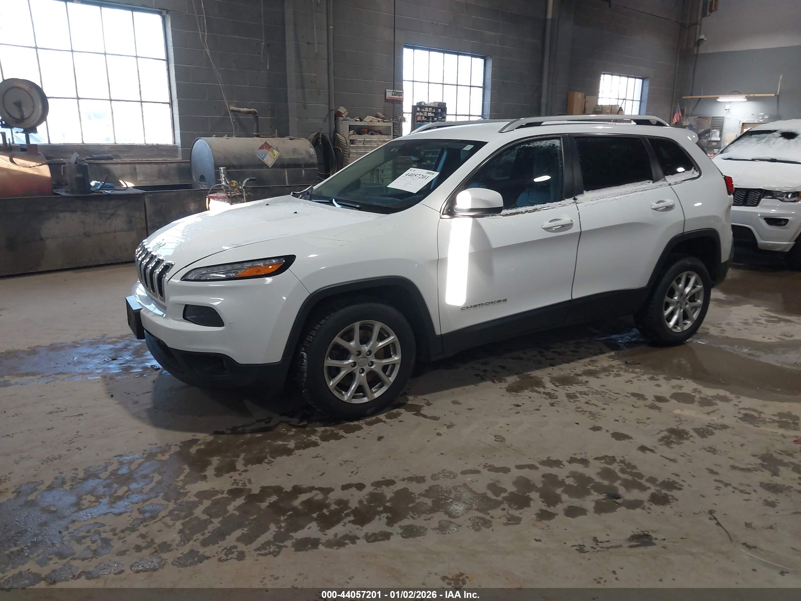 2015 Jeep Cherokee Latitude White vin: 1C4PJMCS3FW588868