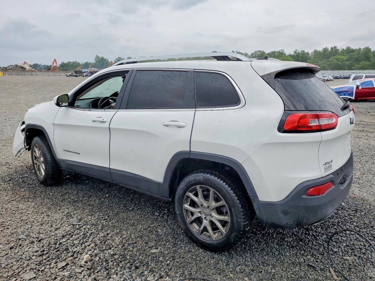 2015 Jeep Cherokee Latitude White vin: 1C4PJMCS3FW588868