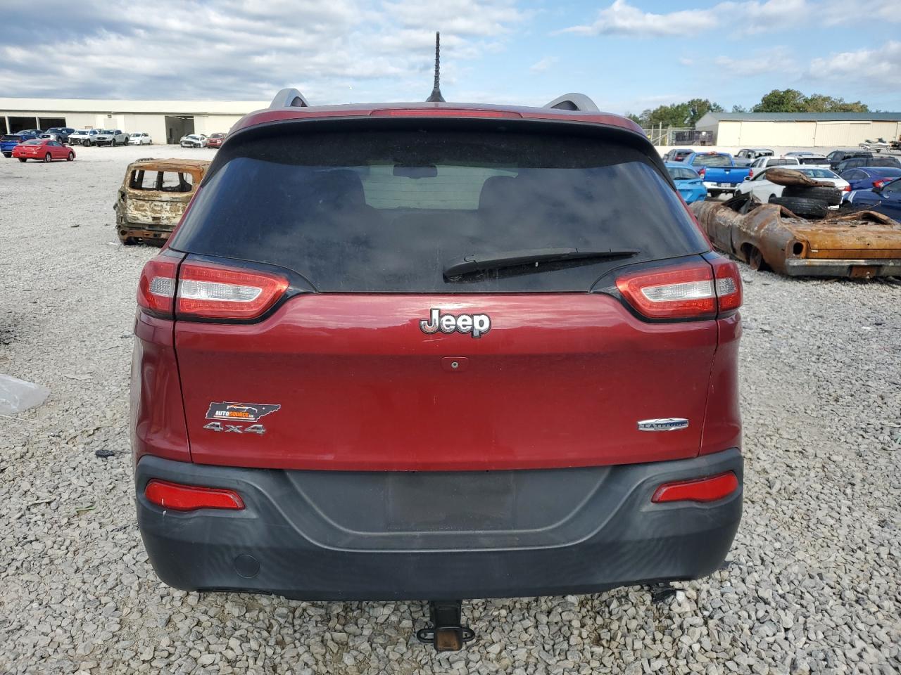 2015 Jeep Cherokee Latitude Red vin: 1C4PJMCS3FW595190