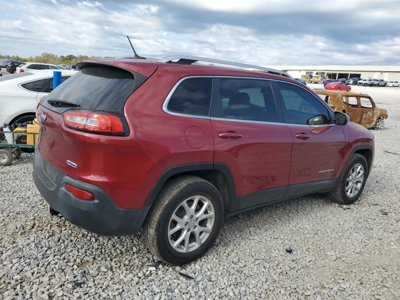 2015 Jeep Cherokee Latitude Red vin: 1C4PJMCS3FW595190