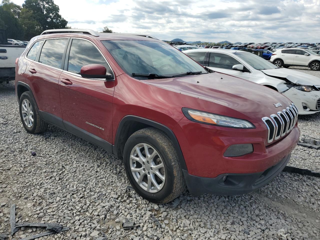 2015 Jeep Cherokee Latitude Red vin: 1C4PJMCS3FW595190