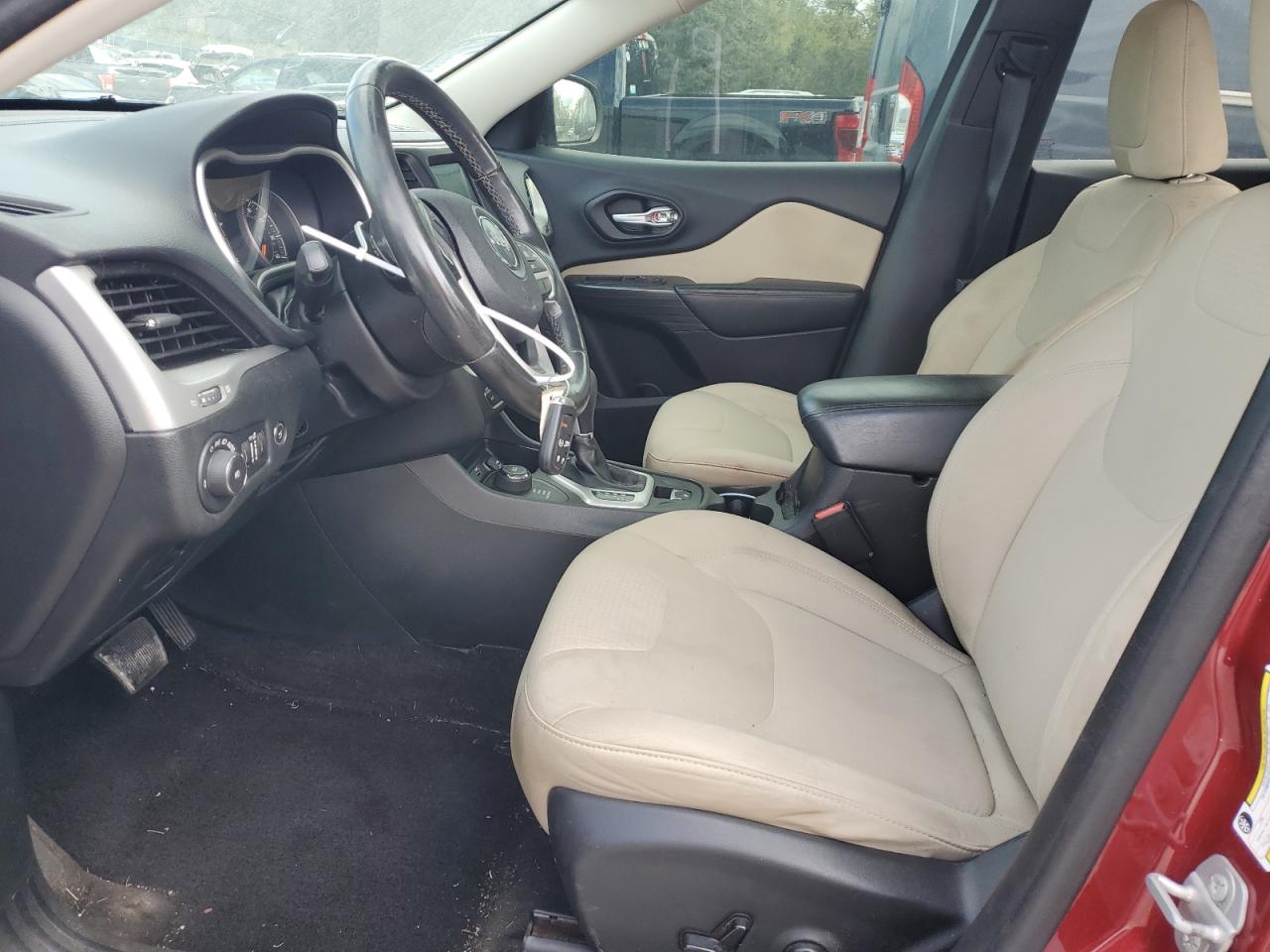 2015 Jeep Cherokee Latitude Red vin: 1C4PJMCS3FW595190