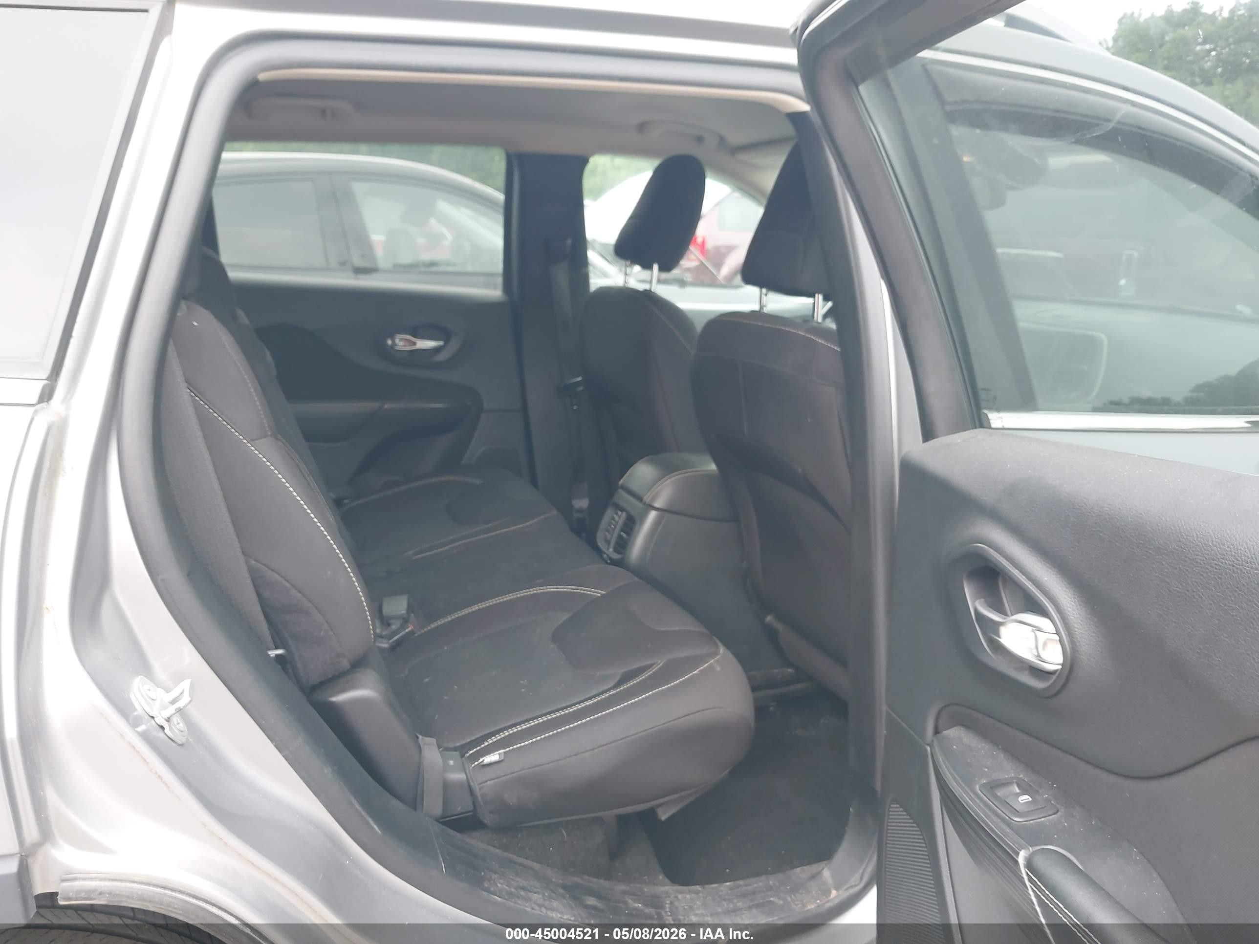 2015 Jeep Cherokee Latitude Gray vin: 1C4PJMCS3FW619391