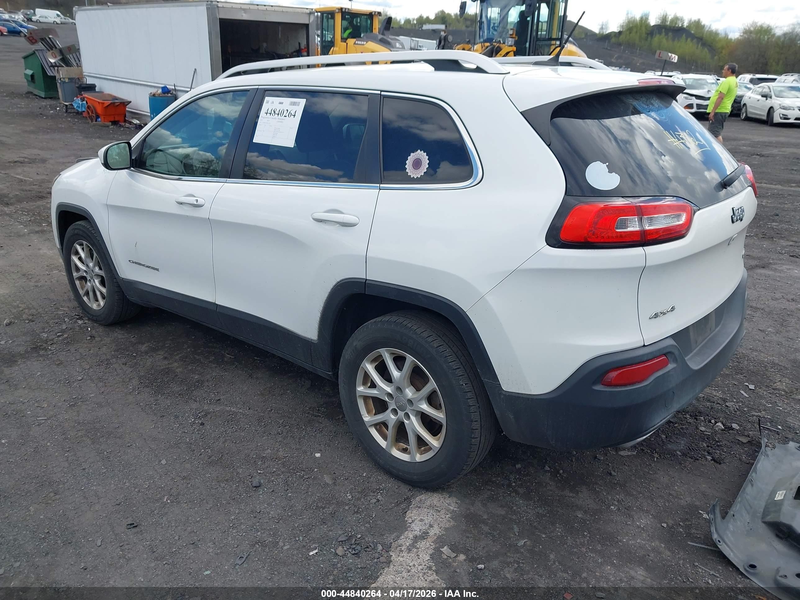 2015 Jeep Cherokee Latitude White vin: 1C4PJMCS3FW624378