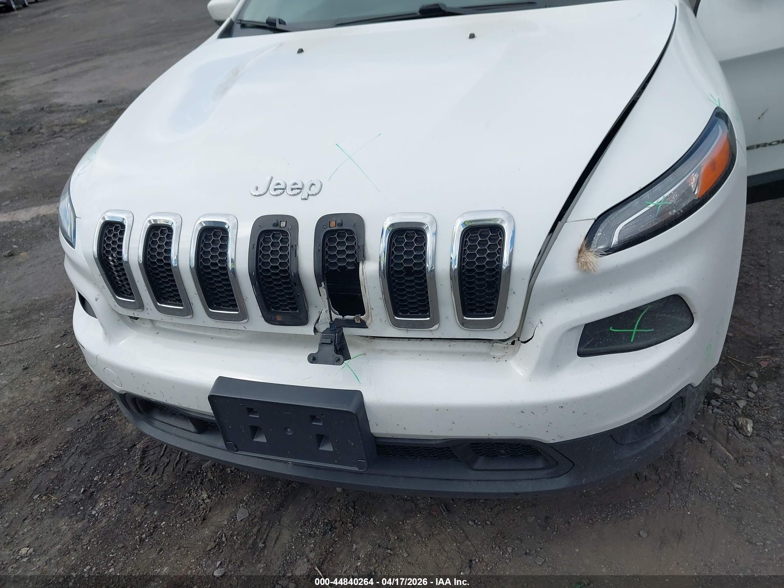 2015 Jeep Cherokee Latitude White vin: 1C4PJMCS3FW624378