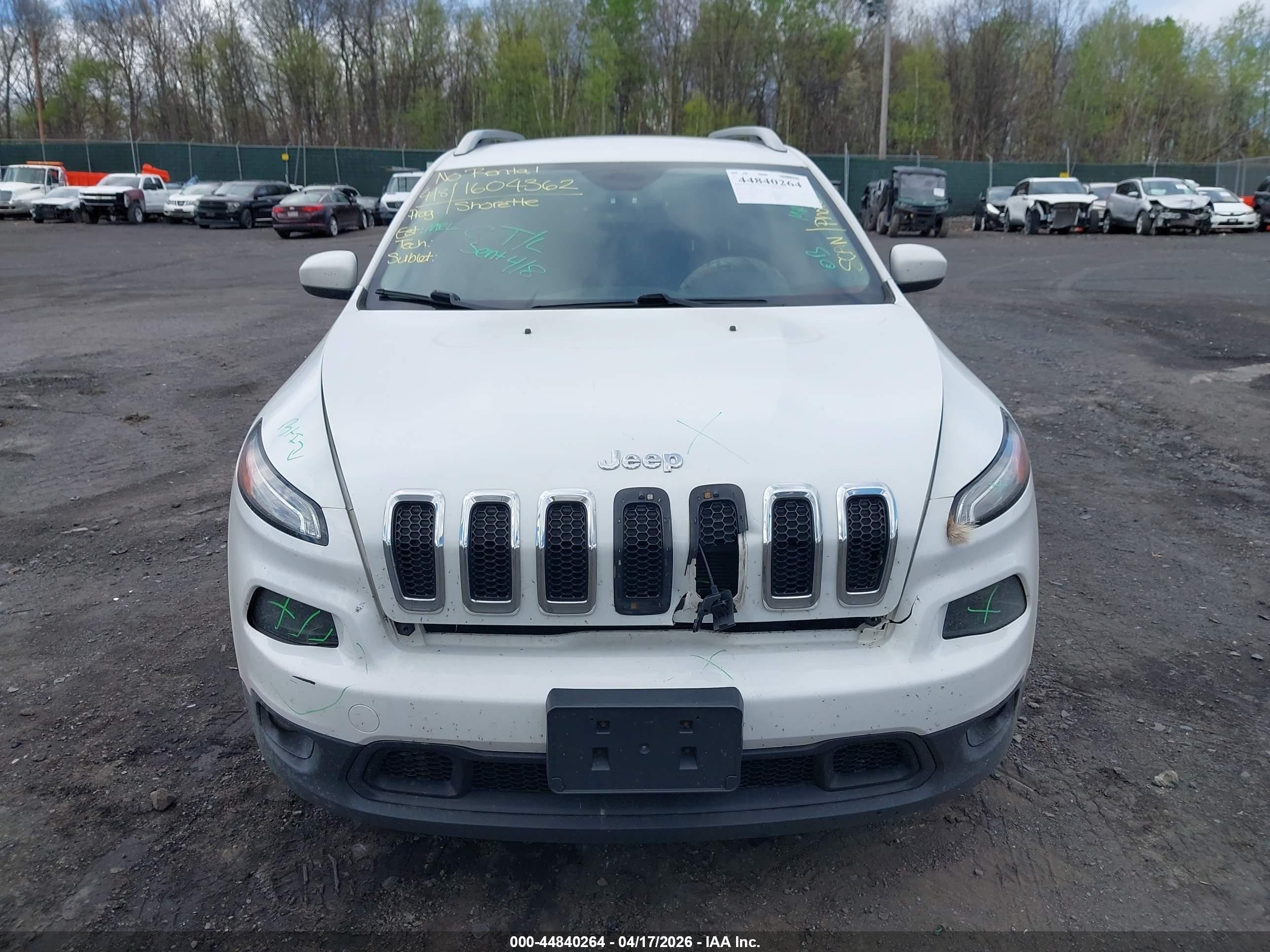 2015 Jeep Cherokee Latitude White vin: 1C4PJMCS3FW624378