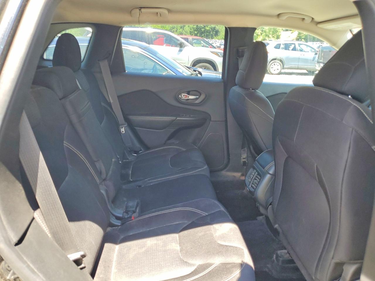 2015 Jeep Cherokee Latitude Black vin: 1C4PJMCS3FW627202