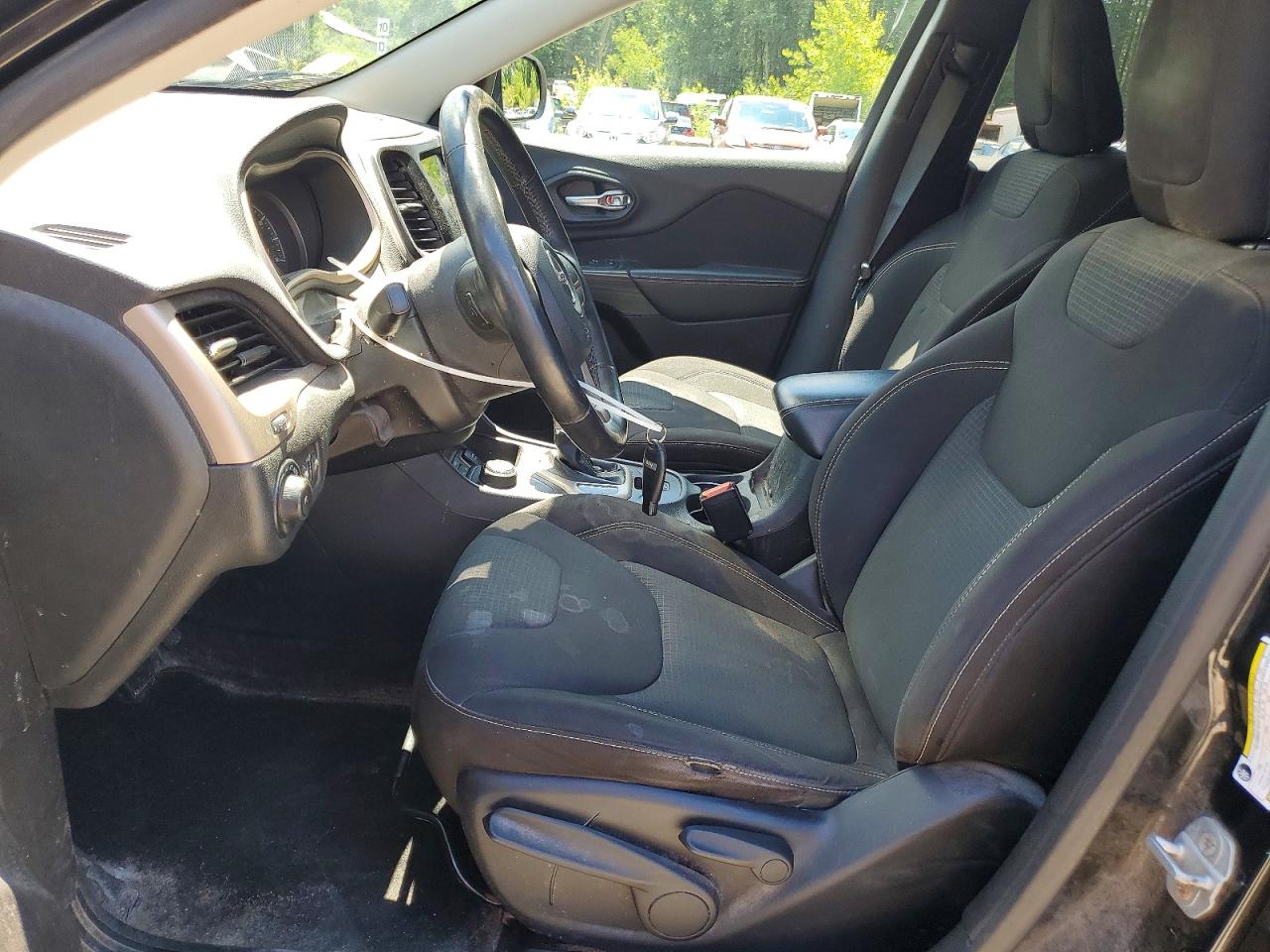 2015 Jeep Cherokee Latitude Black vin: 1C4PJMCS3FW627202