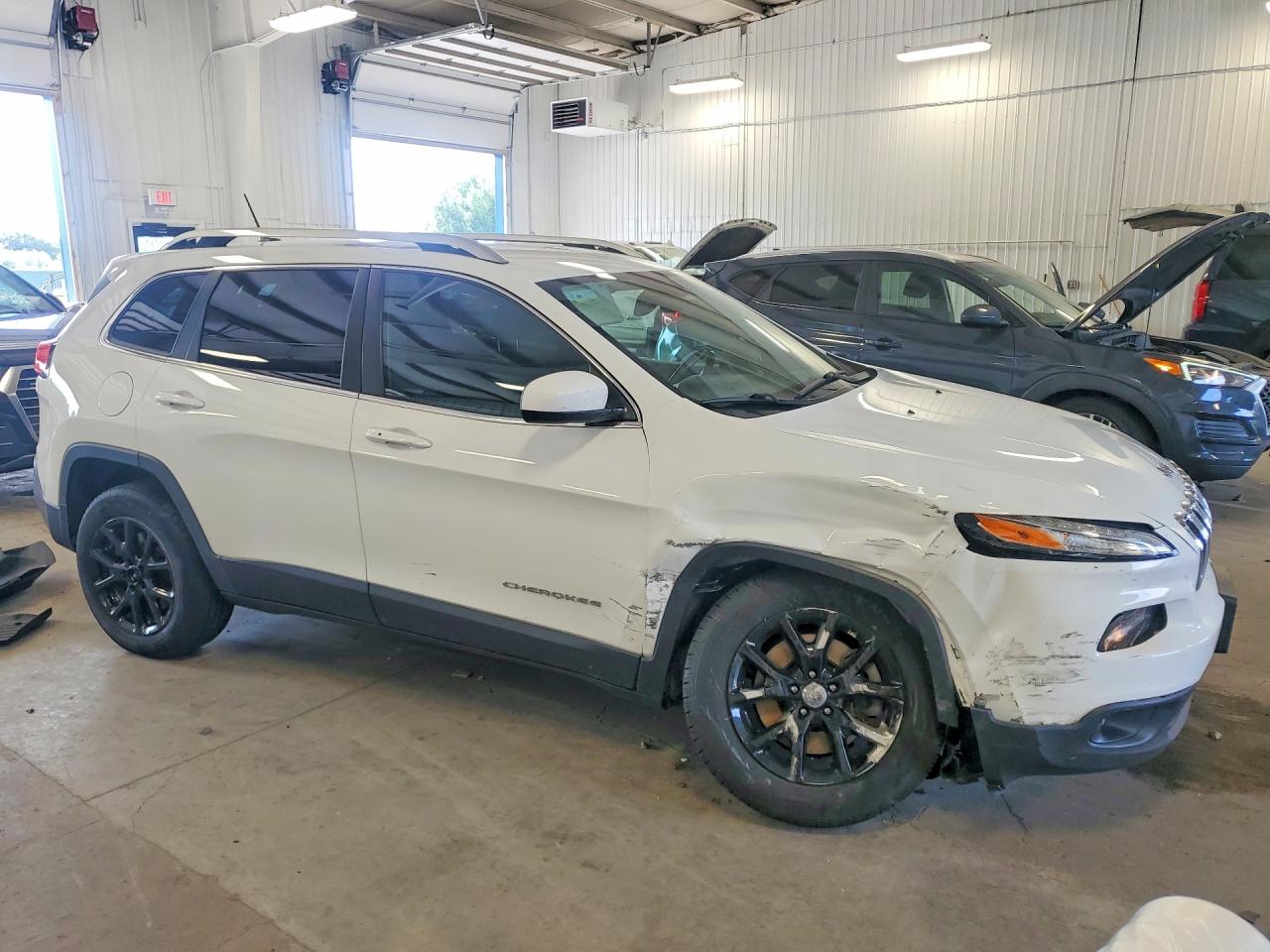 2015 Jeep Cherokee Latitude Белый vin: 1C4PJMCS3FW635686