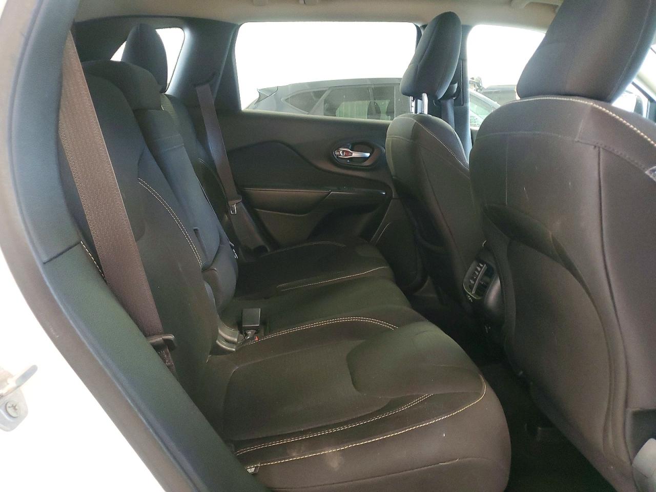 2015 Jeep Cherokee Latitude Белый vin: 1C4PJMCS3FW635686