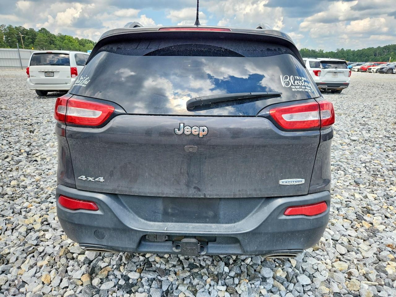 2015 Jeep Cherokee Latitude Gray vin: 1C4PJMCS3FW749882