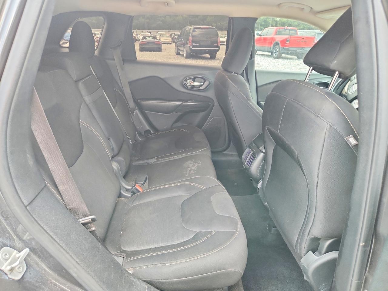 2015 Jeep Cherokee Latitude Gray vin: 1C4PJMCS3FW749882