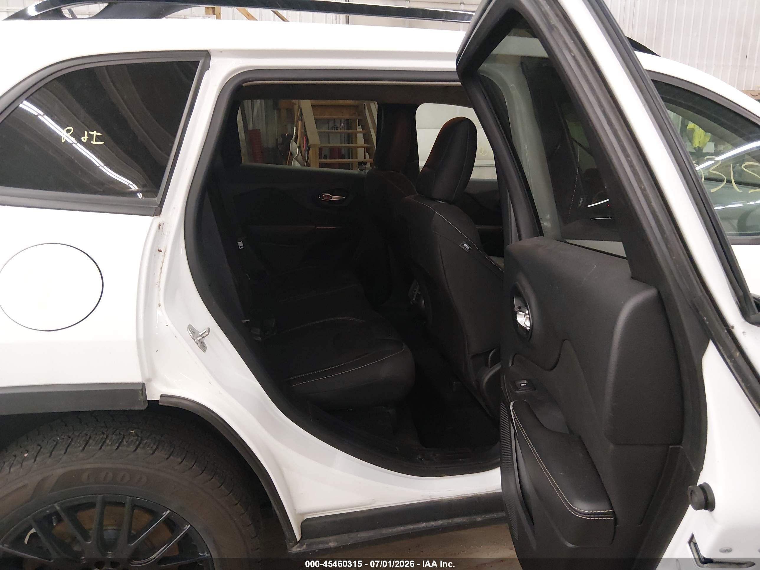 2015 Jeep Cherokee Latitude Altitude White vin: 1C4PJMCS3FW756119