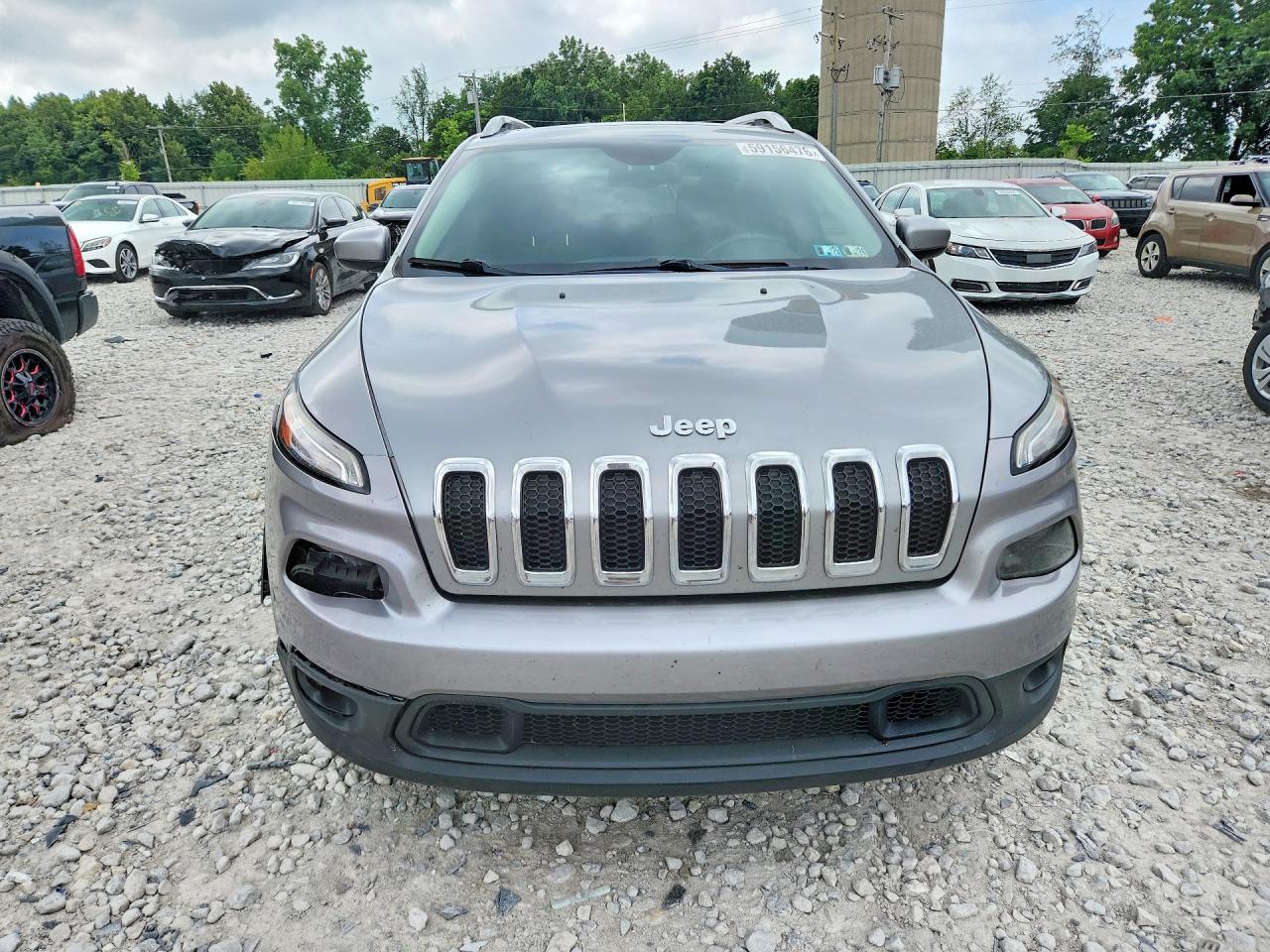 2015 Jeep Cherokee Latitude Silver vin: 1C4PJMCS3FW757271