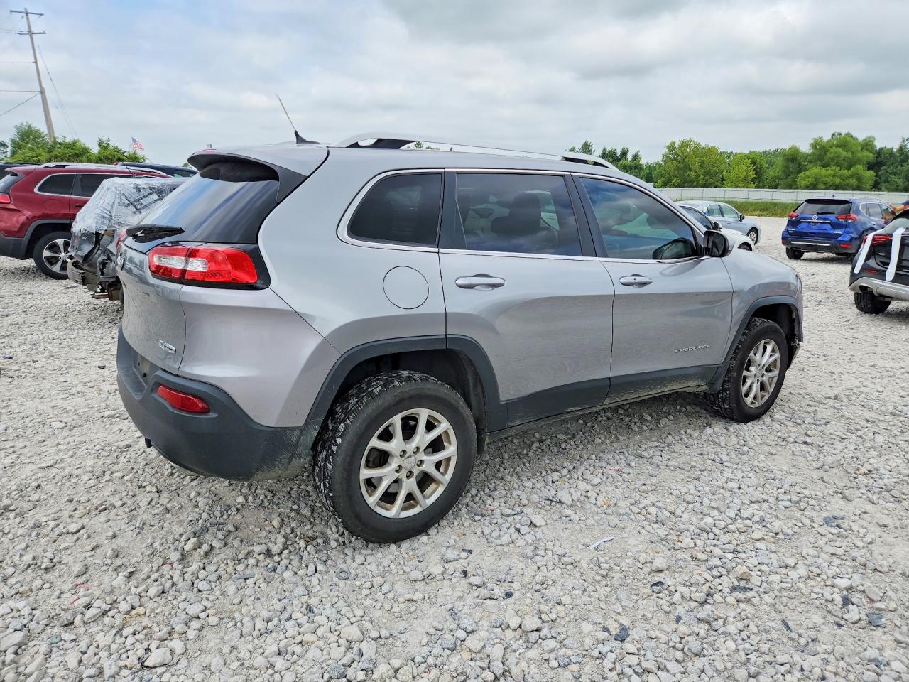 2015 Jeep Cherokee Latitude Silver vin: 1C4PJMCS3FW757271