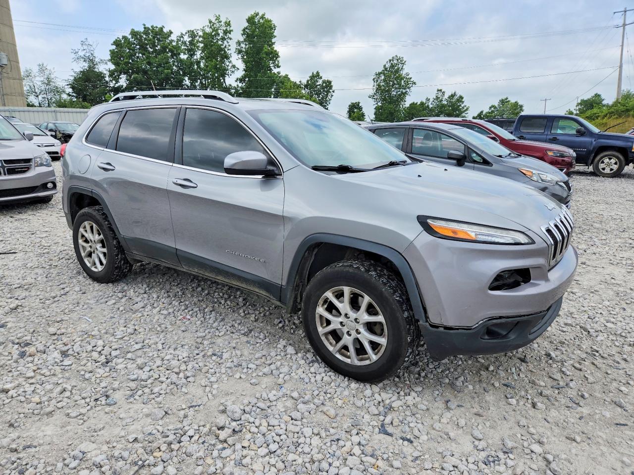 2015 Jeep Cherokee Latitude Silver vin: 1C4PJMCS3FW757271