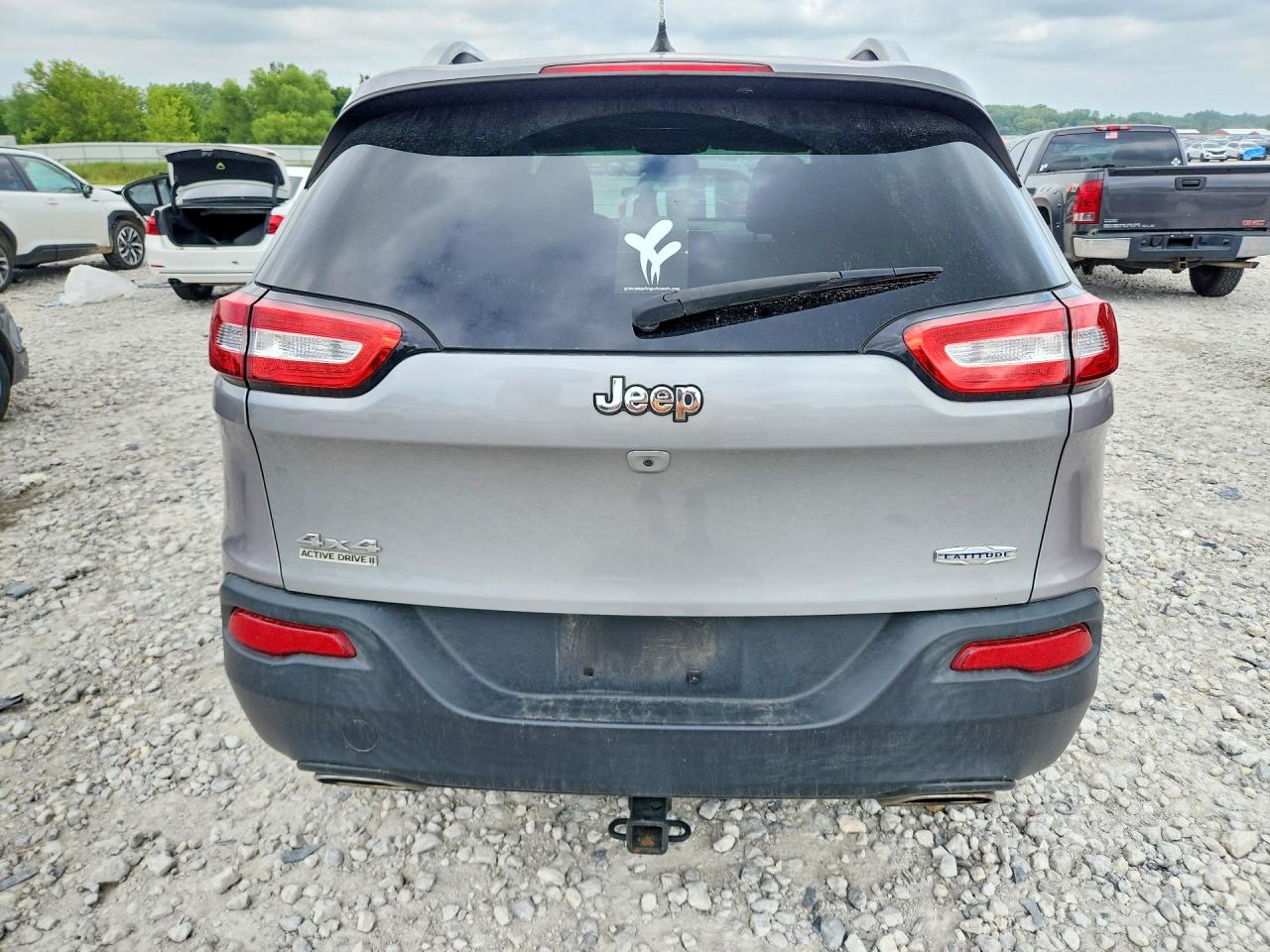 2015 Jeep Cherokee Latitude Silver vin: 1C4PJMCS3FW757271