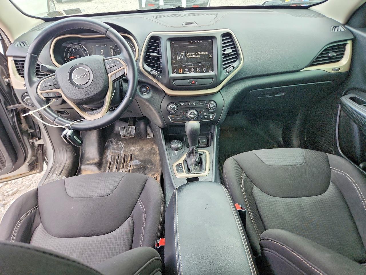 2015 Jeep Cherokee Latitude Silver vin: 1C4PJMCS3FW757271