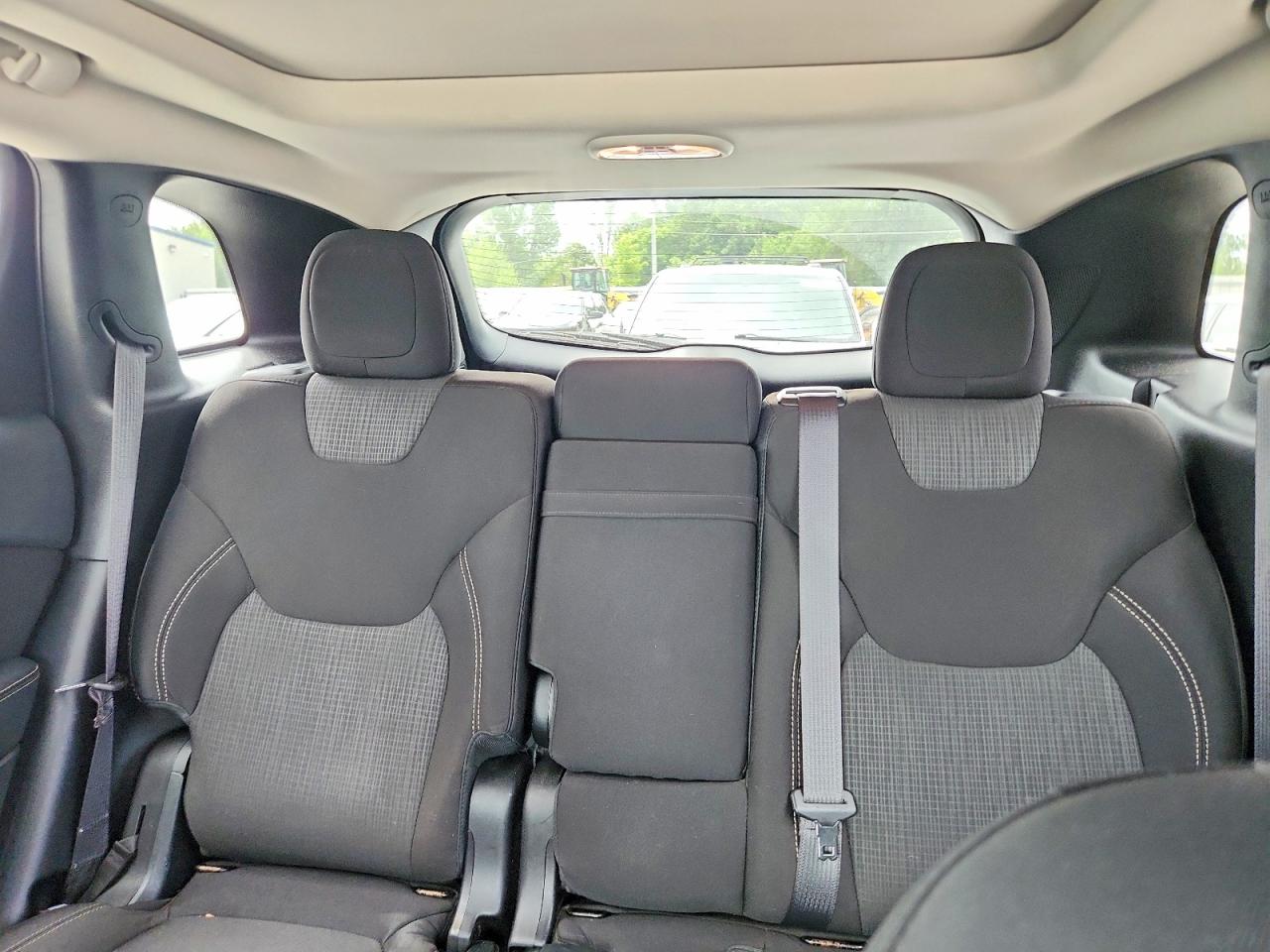 2015 Jeep Cherokee Latitude Silver vin: 1C4PJMCS3FW757271
