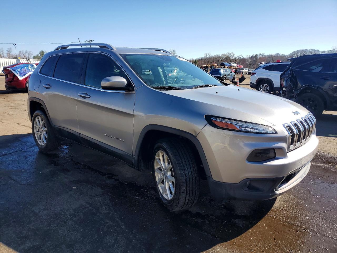 2016 Jeep Cherokee Latitude Silver vin: 1C4PJMCS3GW225391