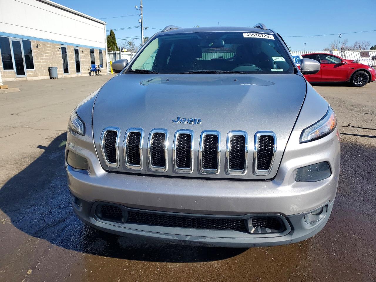 2016 Jeep Cherokee Latitude Silver vin: 1C4PJMCS3GW225391