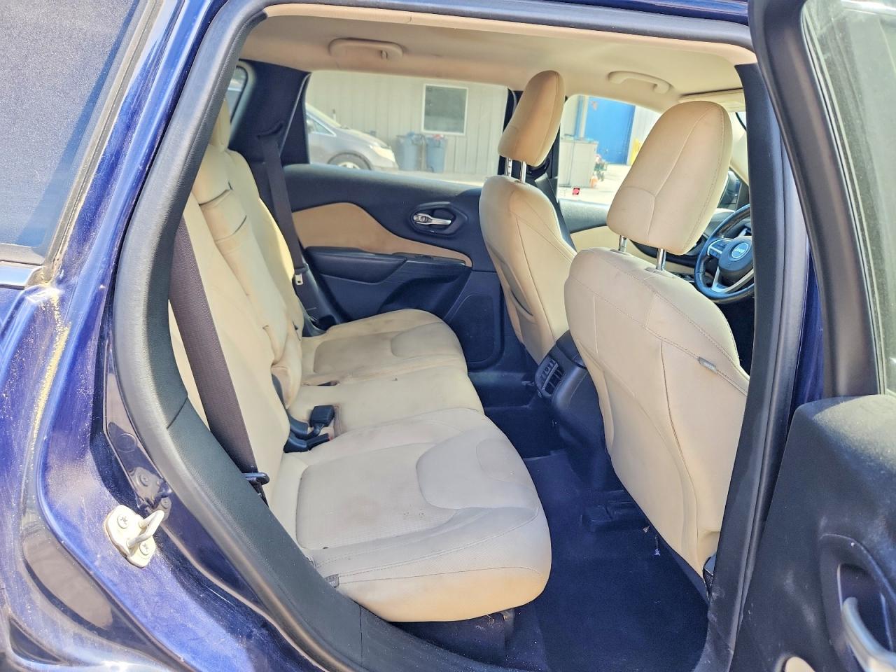 2016 Jeep Cherokee Latitude Blue vin: 1C4PJMCS3GW271092