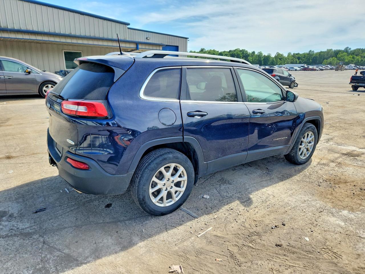2016 Jeep Cherokee Latitude Blue vin: 1C4PJMCS3GW271092