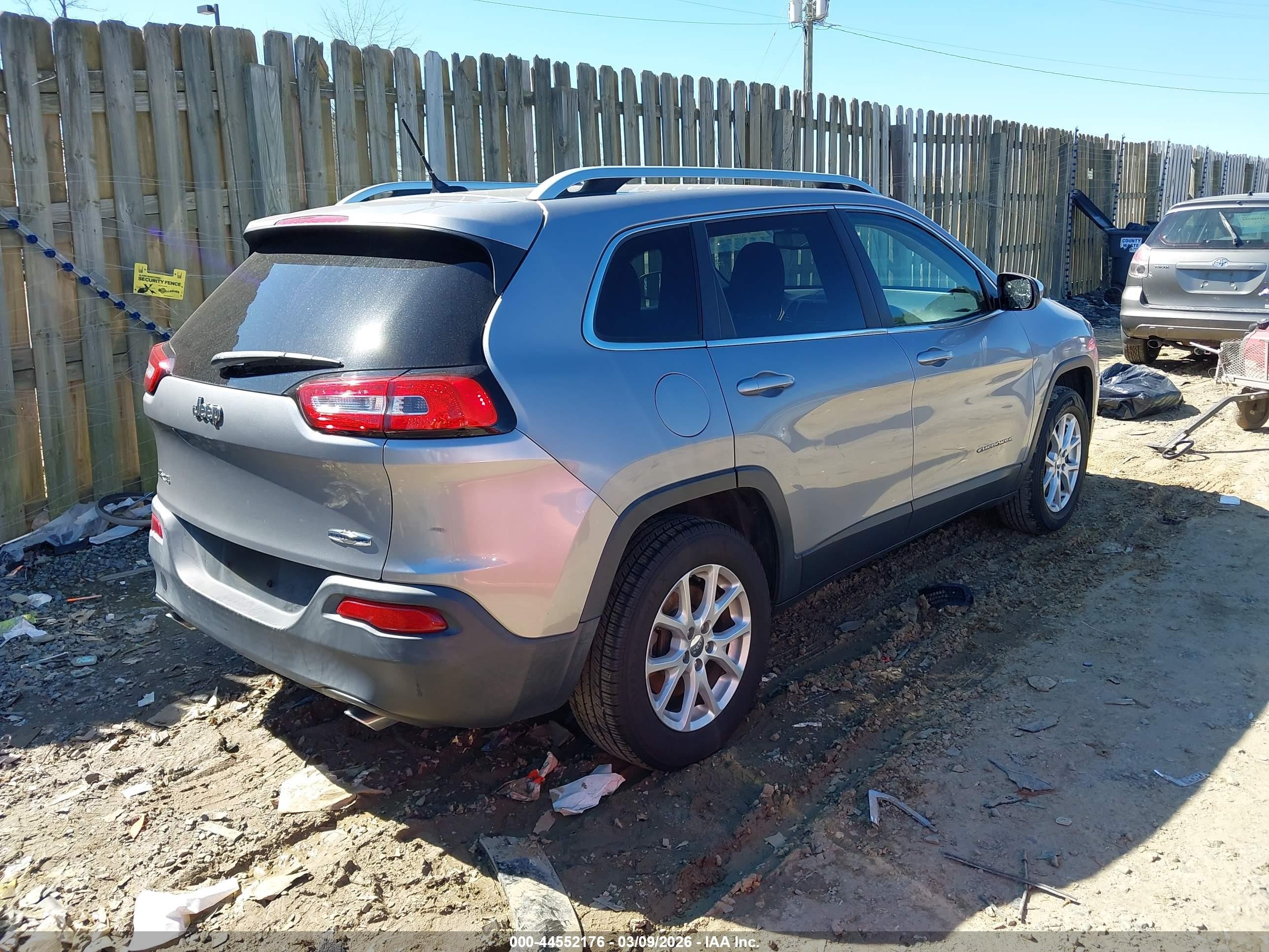 2014 Jeep Cherokee Latitude Silver vin: 1C4PJMCS4EW121831