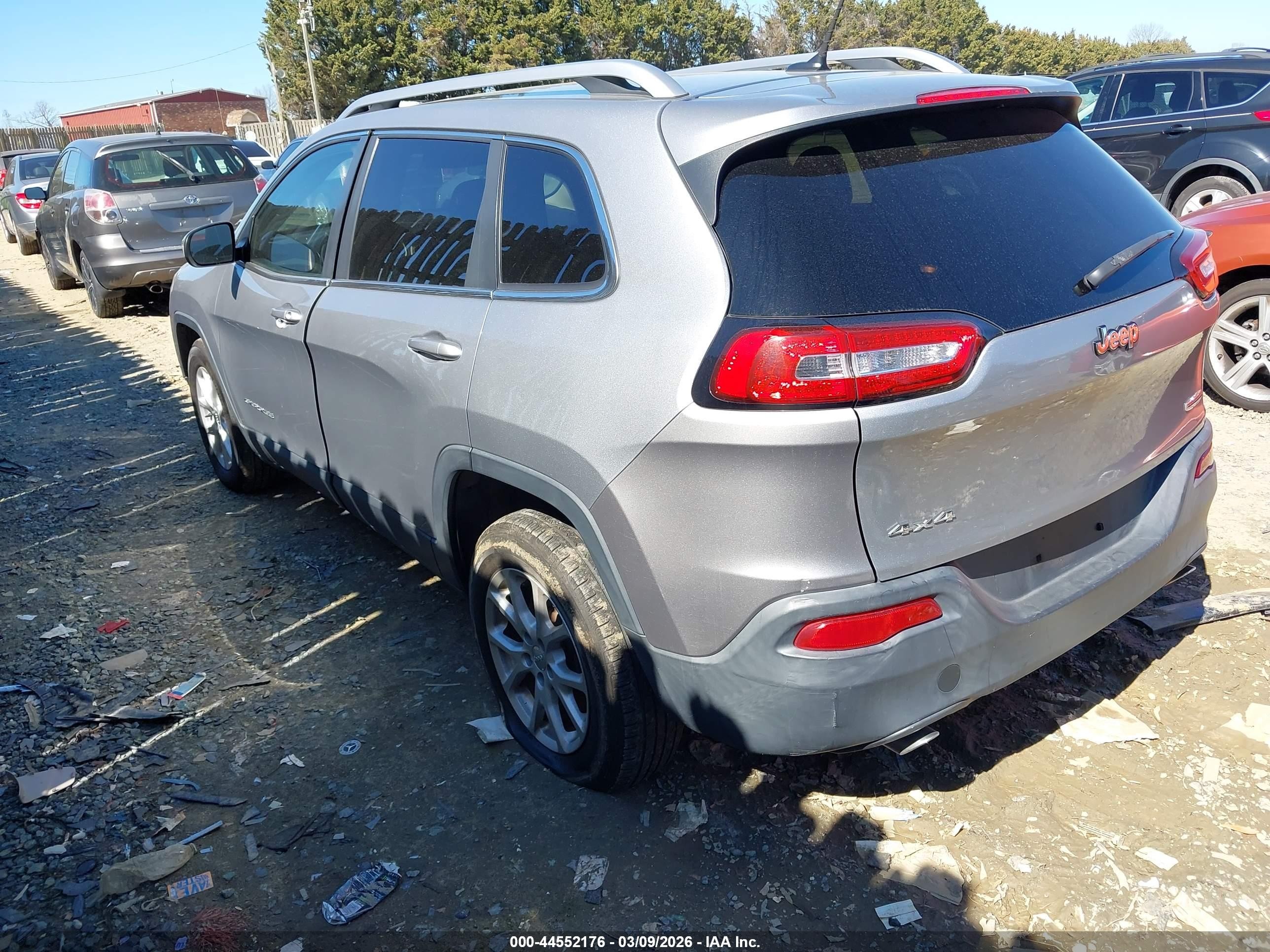 2014 Jeep Cherokee Latitude Silver vin: 1C4PJMCS4EW121831