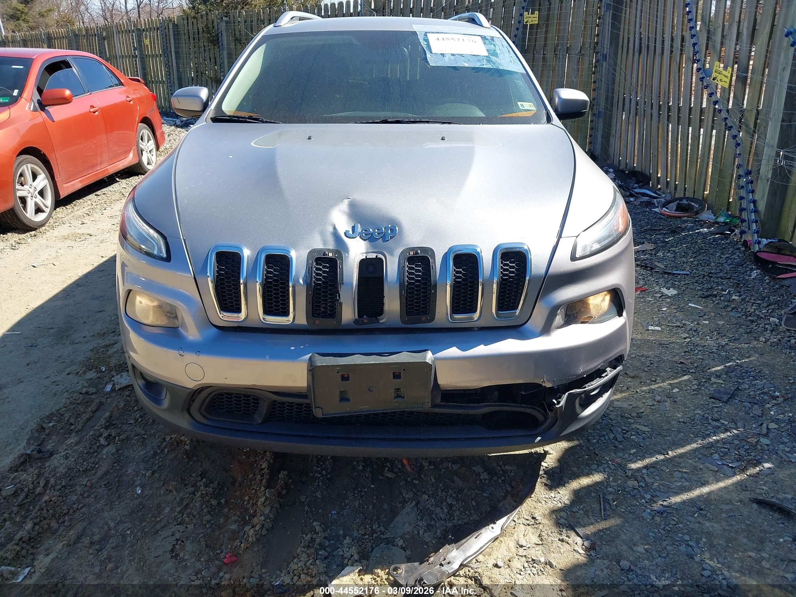 2014 Jeep Cherokee Latitude Silver vin: 1C4PJMCS4EW121831