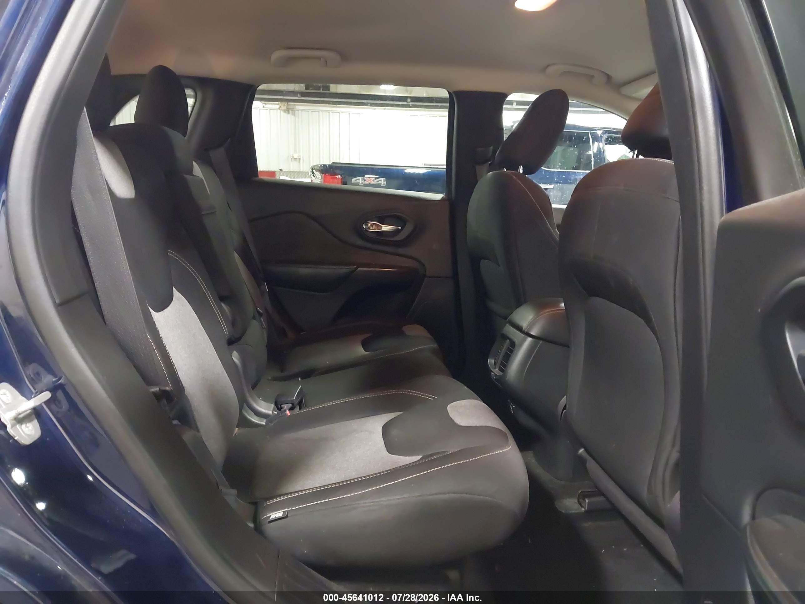 2014 Jeep Cherokee Latitude Blue vin: 1C4PJMCS4EW145370