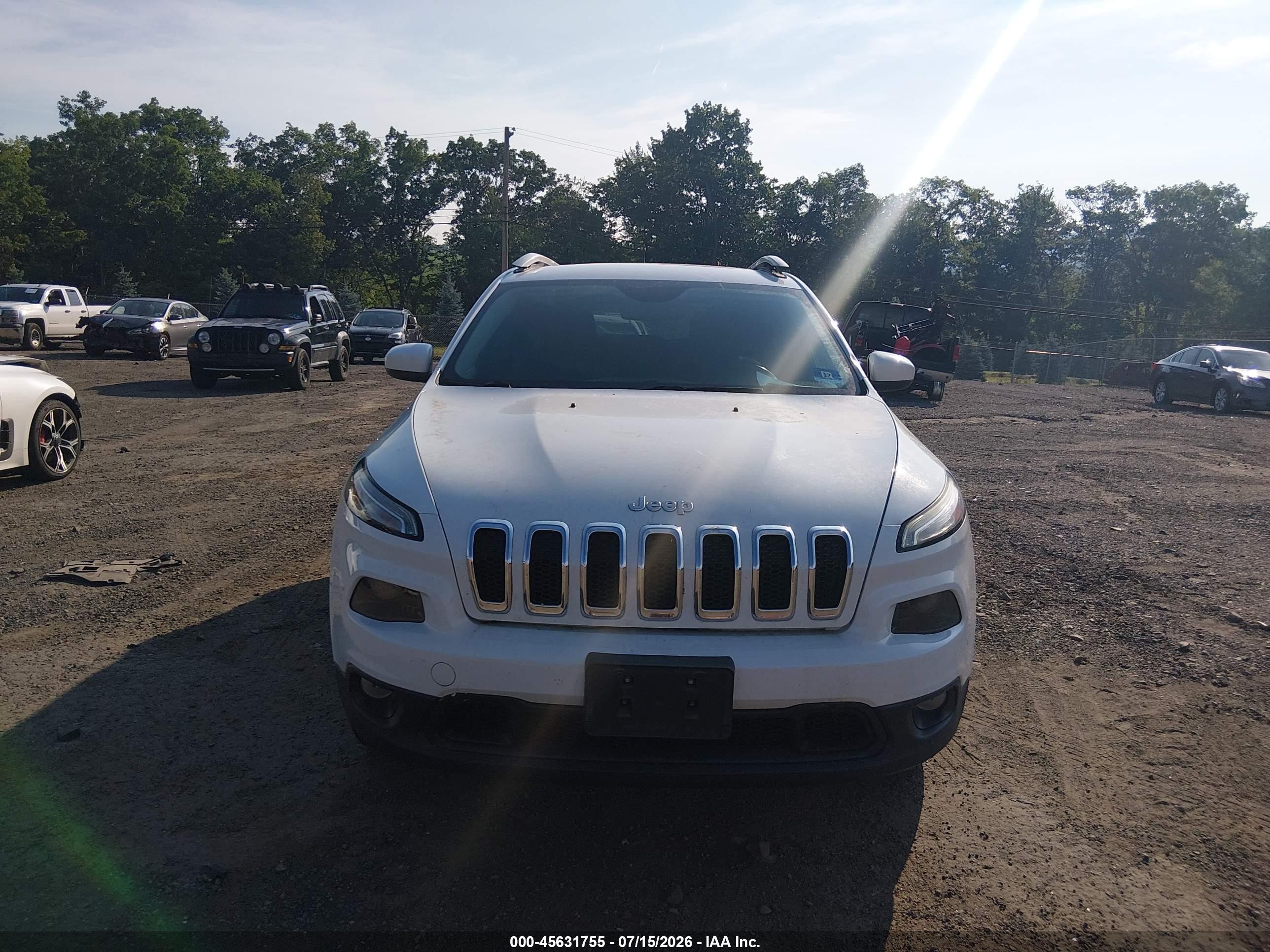 2014 Jeep Cherokee Latitude White vin: 1C4PJMCS4EW180880