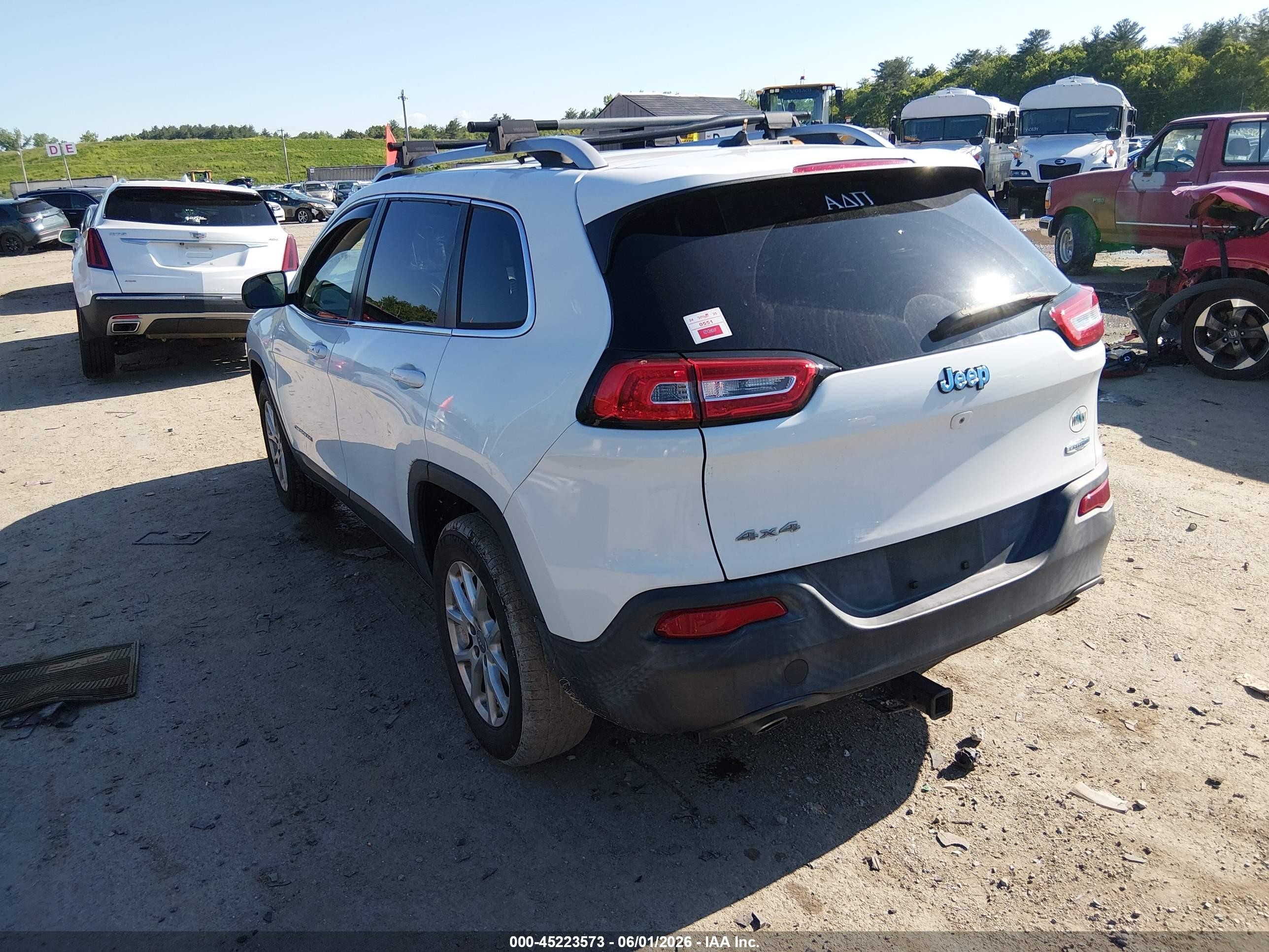 2014 Jeep Cherokee Latitude White vin: 1C4PJMCS4EW184265
