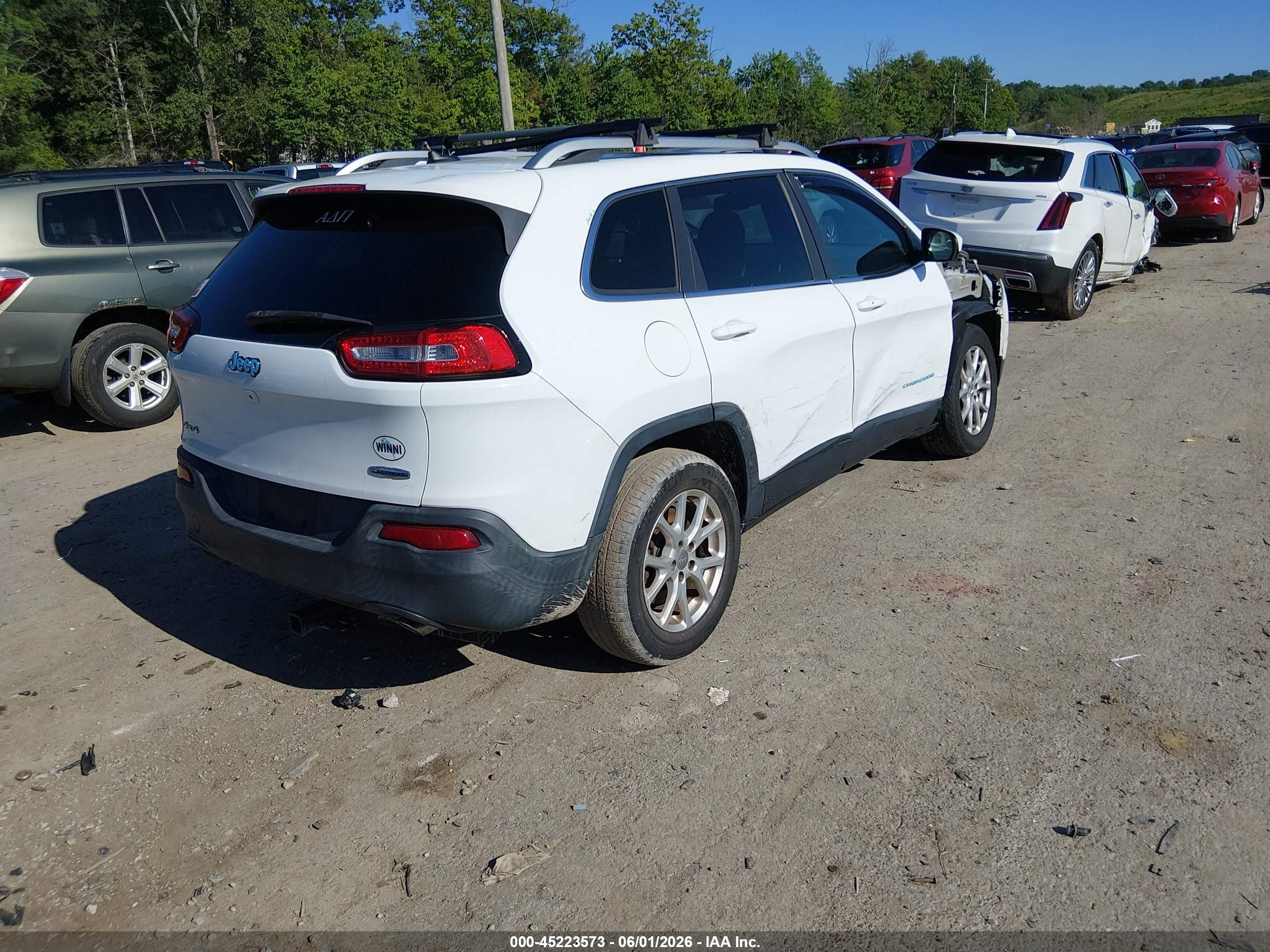 2014 Jeep Cherokee Latitude White vin: 1C4PJMCS4EW184265