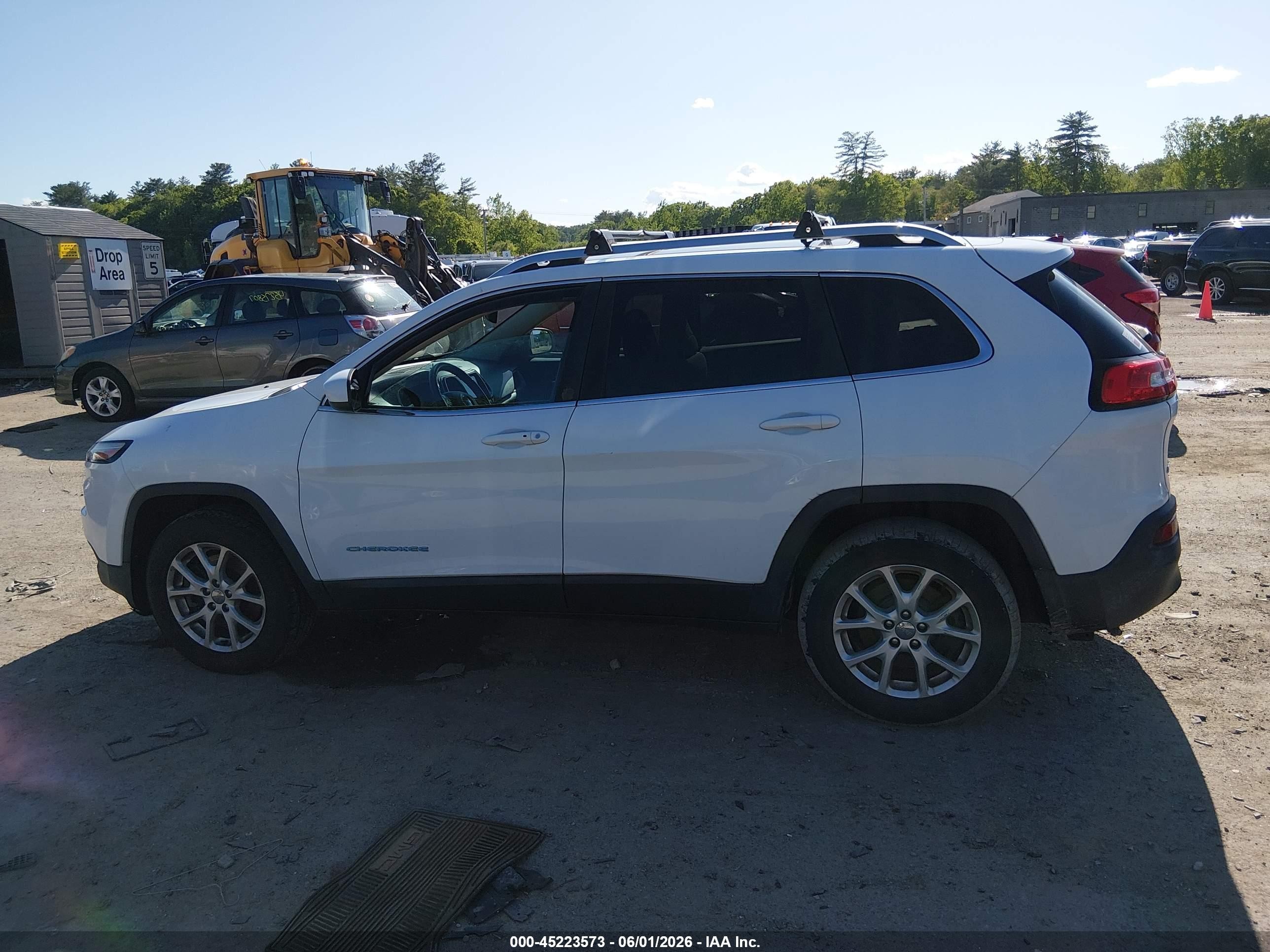 2014 Jeep Cherokee Latitude White vin: 1C4PJMCS4EW184265