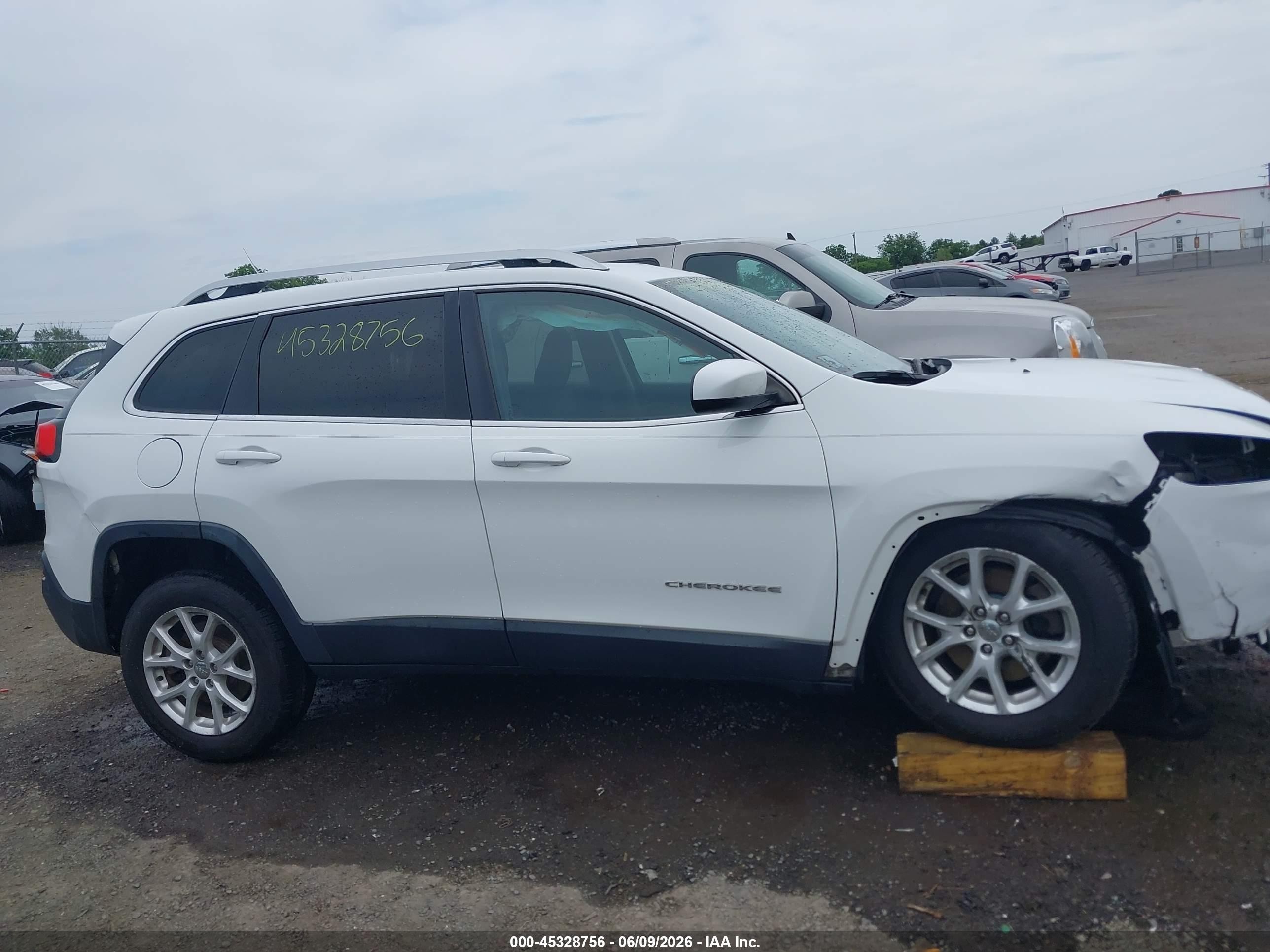 2014 Jeep Cherokee Latitude White vin: 1C4PJMCS4EW224974