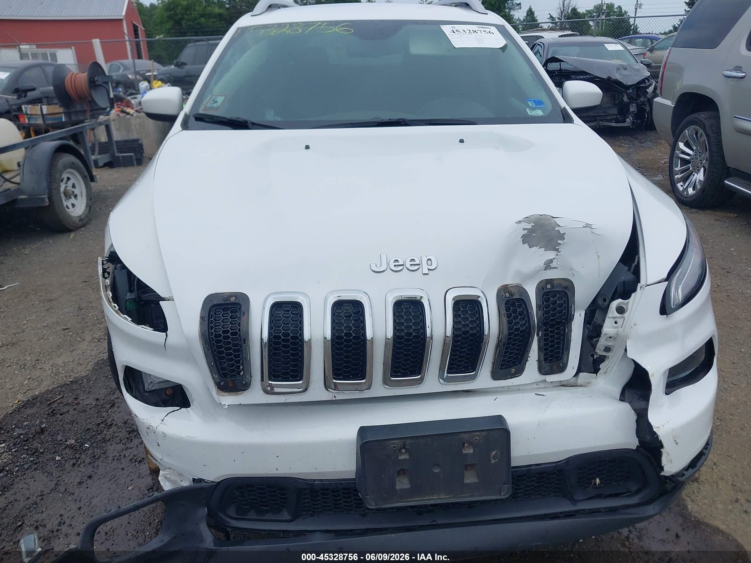 2014 Jeep Cherokee Latitude White vin: 1C4PJMCS4EW224974