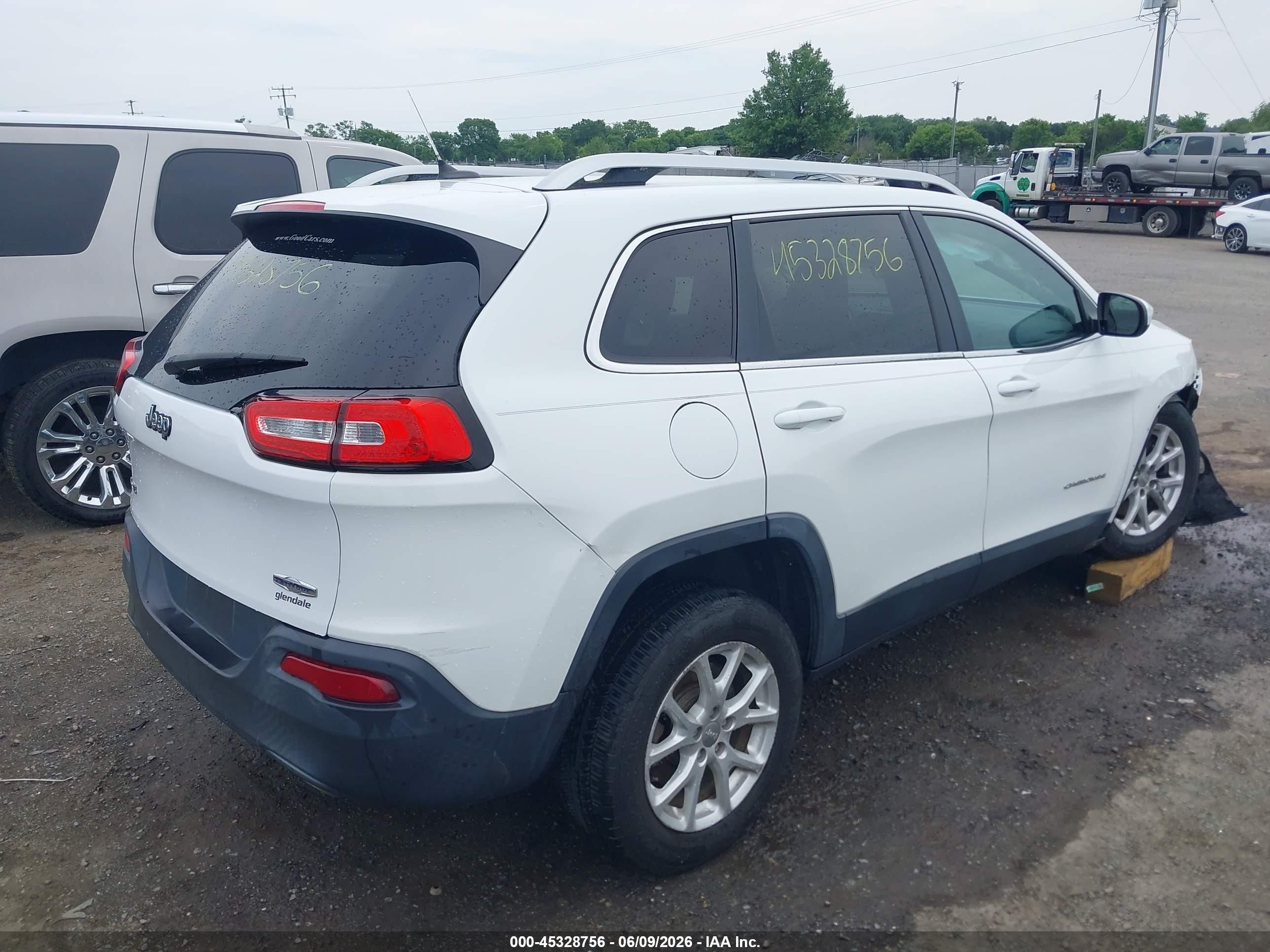 2014 Jeep Cherokee Latitude White vin: 1C4PJMCS4EW224974