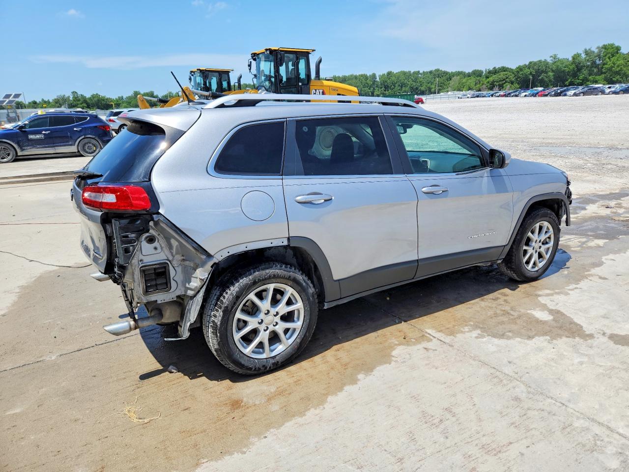 2014 Jeep Cherokee Latitude Silver vin: 1C4PJMCS4EW257635