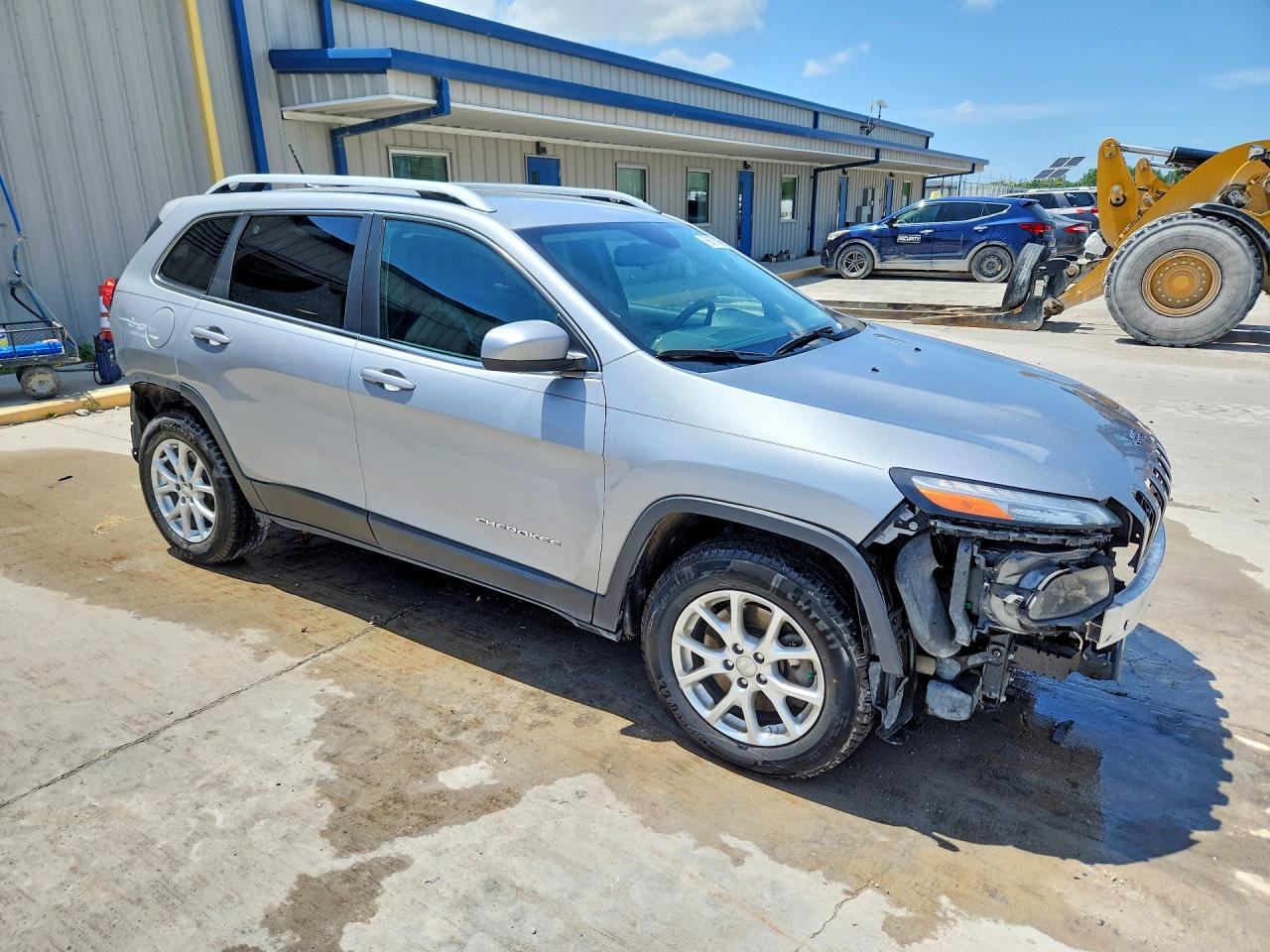 2014 Jeep Cherokee Latitude Silver vin: 1C4PJMCS4EW257635