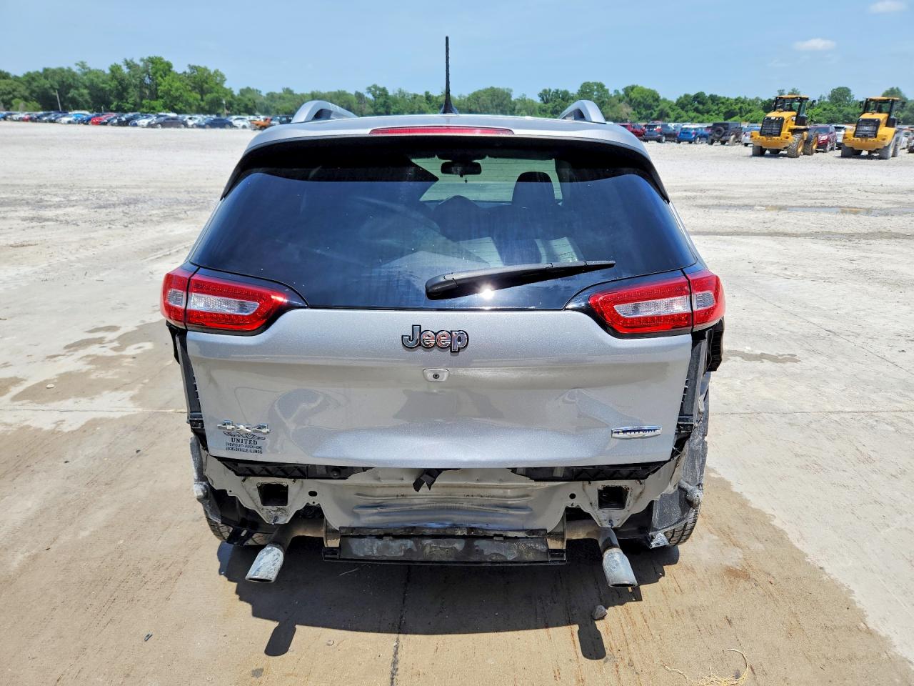 2014 Jeep Cherokee Latitude Silver vin: 1C4PJMCS4EW257635