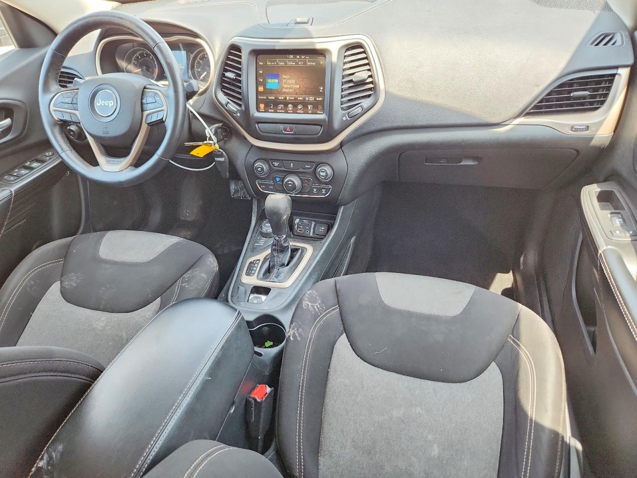 2014 Jeep Cherokee Latitude Silver vin: 1C4PJMCS4EW257635