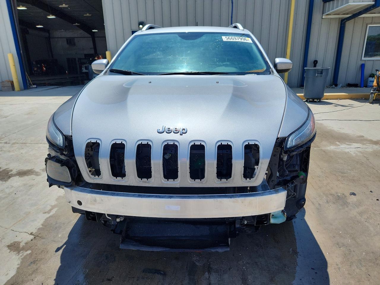 2014 Jeep Cherokee Latitude Silver vin: 1C4PJMCS4EW257635