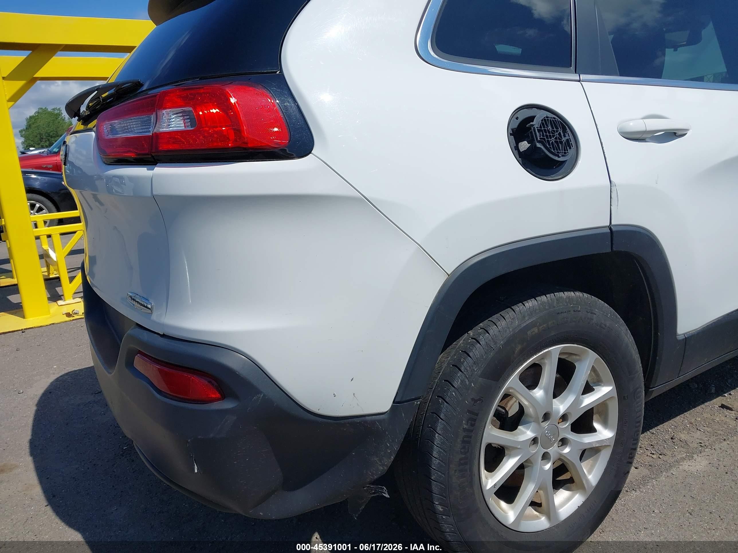 2014 Jeep Cherokee Latitude White vin: 1C4PJMCS4EW285533