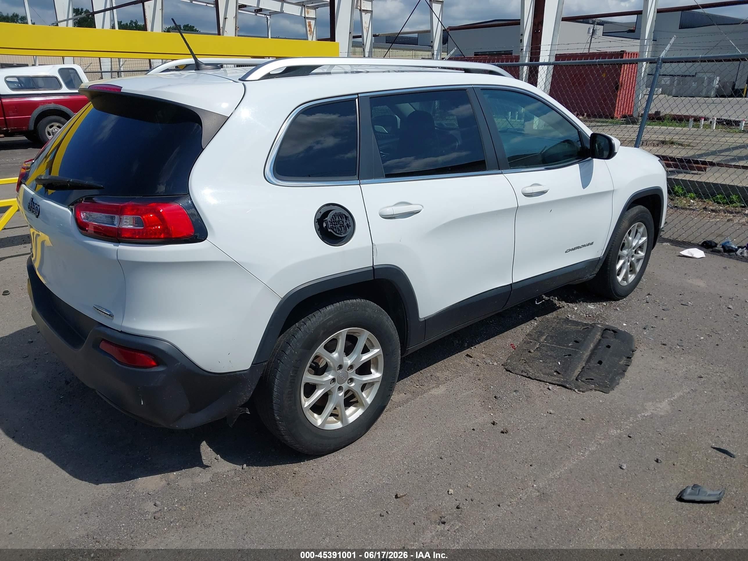 2014 Jeep Cherokee Latitude White vin: 1C4PJMCS4EW285533